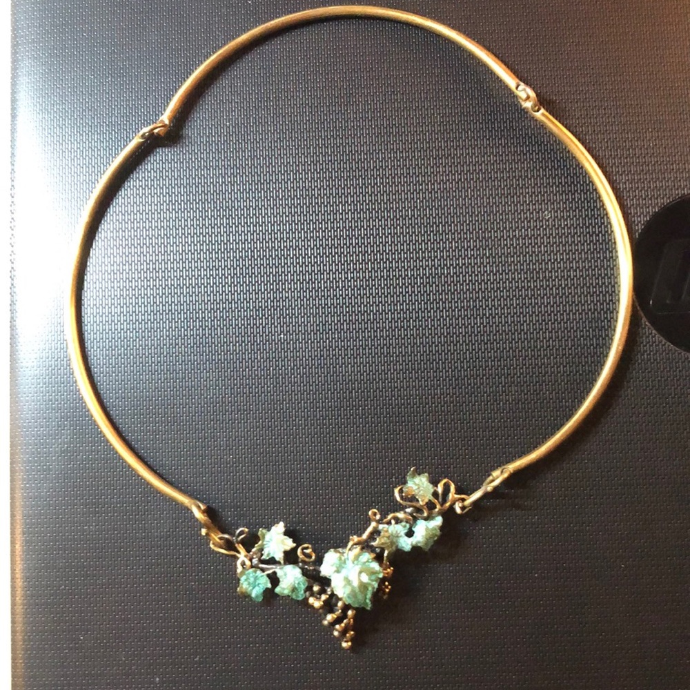 Beautiful vintage bronze chocker necklace